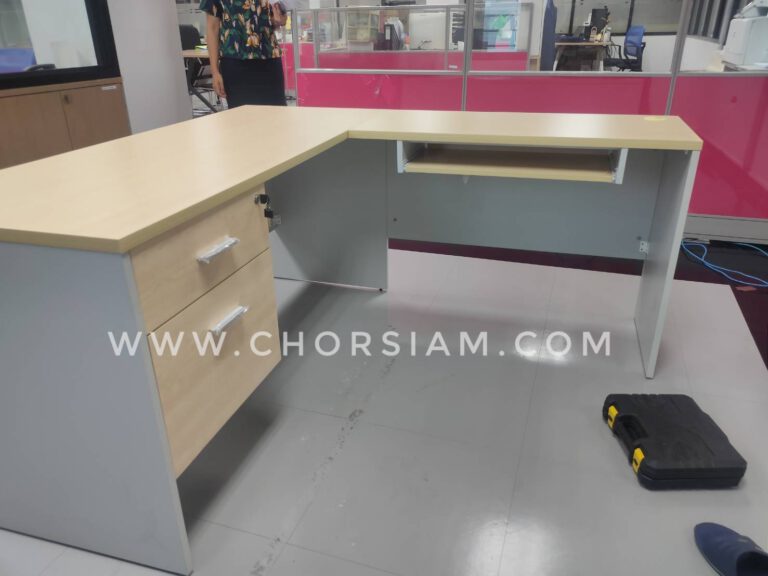 ตัวอย่างผลงานชุดโต๊ะผู้บริหาร - 12